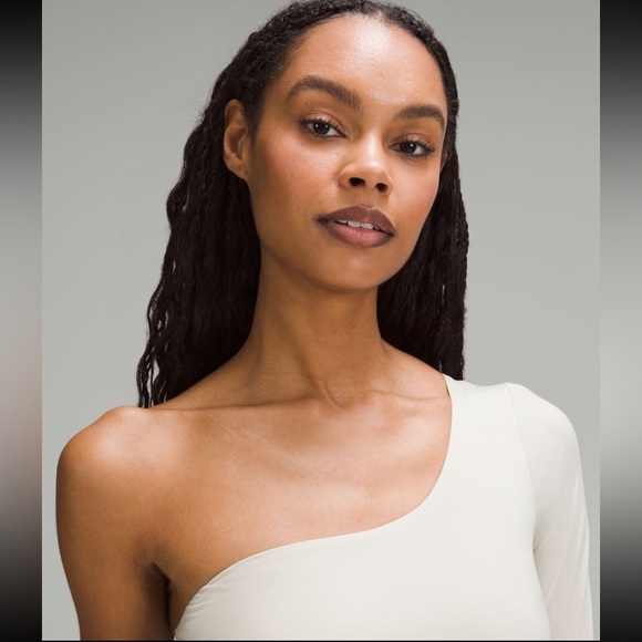 Nulu Long-Sleeve One-Shoulder Bodysuit - Picture 4 of 12